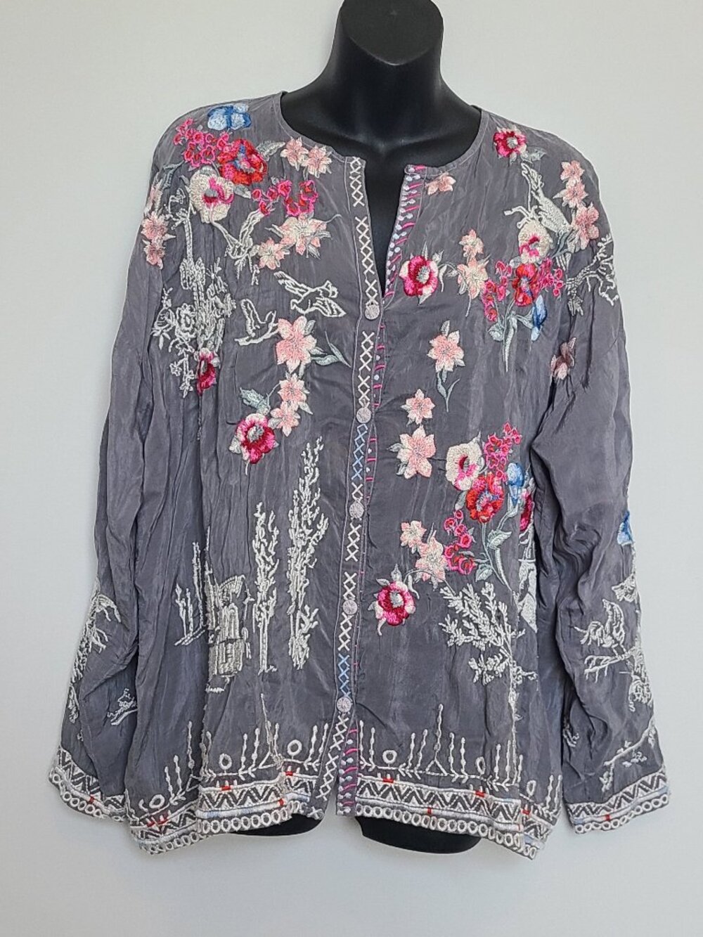 Johnny Was Size Small Oversized Gray Embroidered Top Floral